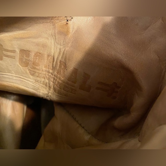 Men’s Corral Vintage leather embroidered square toe western boots. Size 11.5D - Picture 15 of 16